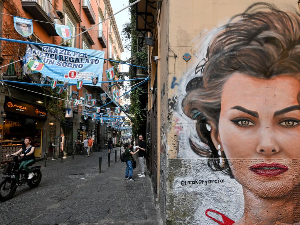 SOPHIA LOREN E POZZUOLI: LE RADICI PUTEOLANE DELLA DIVA ITALIANA